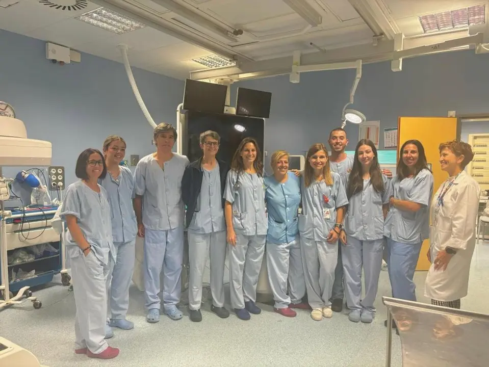 Equipo que ha llevado a cabo con &eacute;xito los primeros implantes percut&aacute;neos de una v&aacute;lvula bicava en Arag&oacute;n. / GOBIERNO DE ARAG&Oacute;N