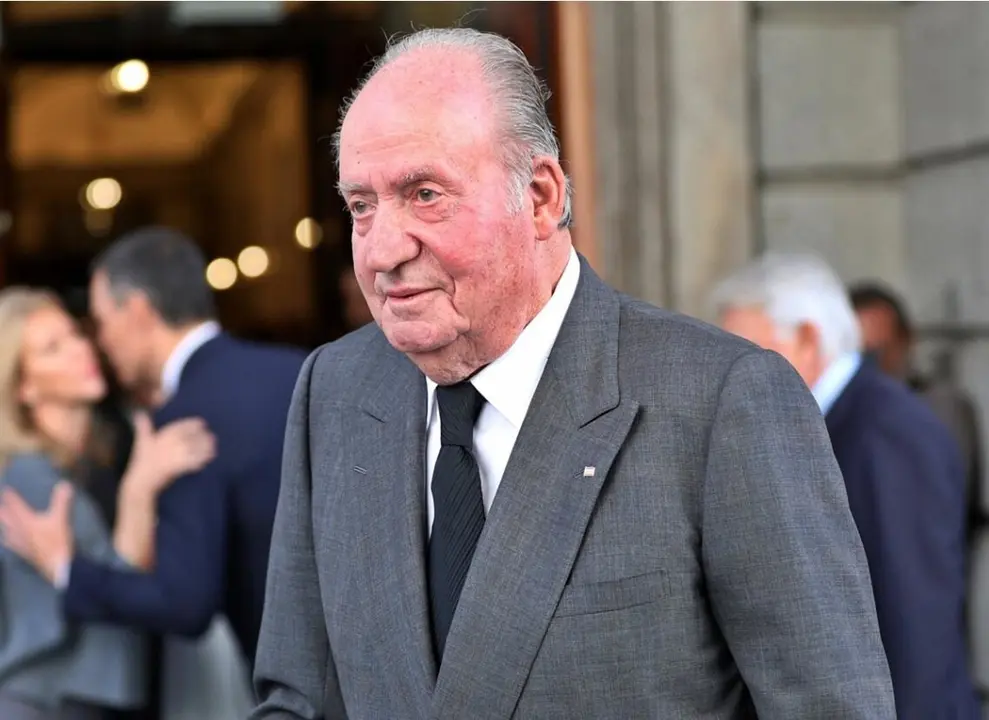 El rey Juan Carlos le comunica a su hijo la intenci&oacute;n de volver a Espa&ntilde;a