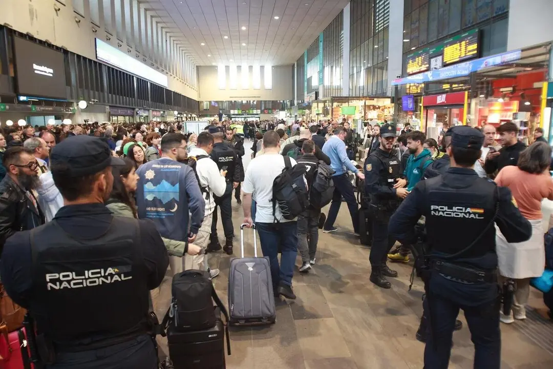 Archivo - Caos de viajeros en la estaci&oacute;n de Santa Justa debido al retraso por el robo de cables de trenes. A 05 de mayo de 2025, en Sevilla (Andaluc&iacute;a, Espa&ntilde;a).
- Roc&iacute;o Ruz - Europa Press - Archivo