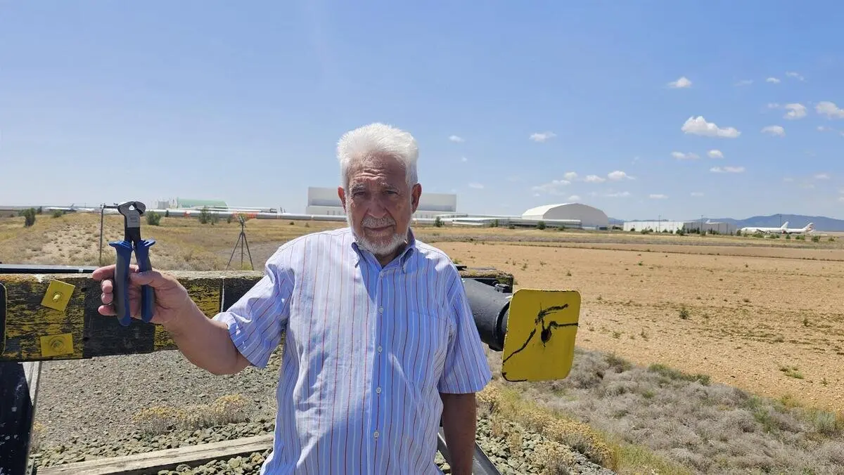 El portavoz del movimiento ciudadano Teruel Existe, Manolo Gimeno, en la topera de Cella.
- TERUEL EXISTE