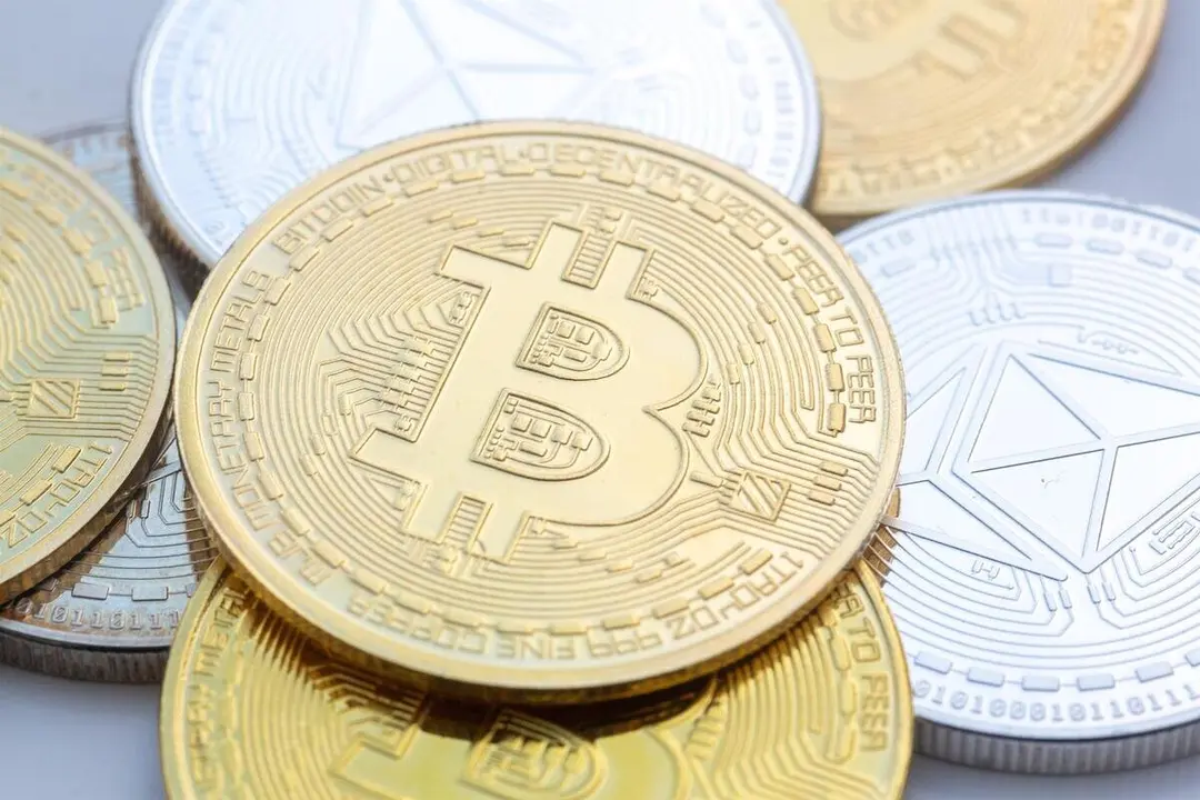 Archivo - FILED - 10 November 2023, Berlin: Bitcoin (C) and Ethereum coins are arranged on a table. Photo: Fernando Gutierrez-Juarez/dpa
- Fernando Gutierrez-Juarez/dpa - Archivo
