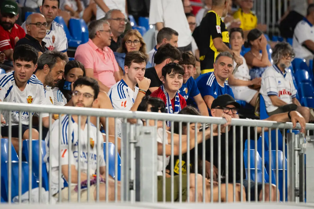 Aficionados en el Ibercaja Estadio en el Real Zaragoza - SD Huesca / Marcos Cebri&aacute;n
