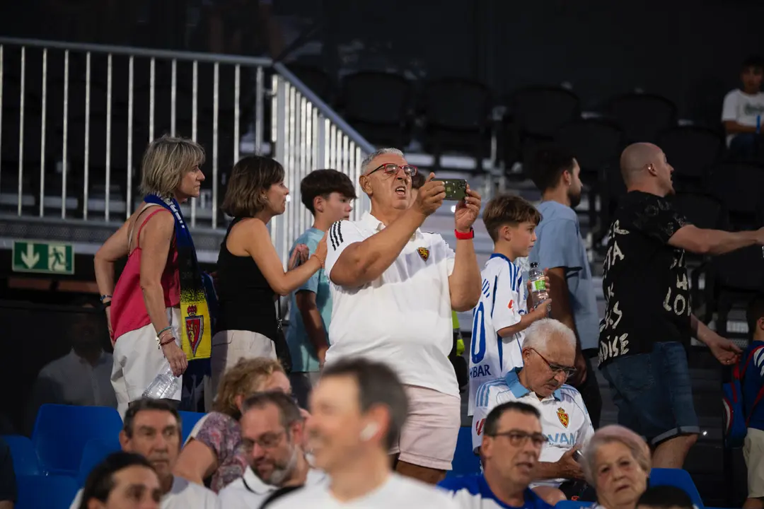 Aficionados en el Ibercaja Estadio en el Real Zaragoza - SD Huesca / Marcos Cebri&aacute;n