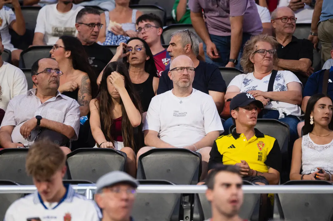 Aficionados en el Ibercaja Estadio en el Real Zaragoza - SD Huesca / Marcos Cebri&aacute;n