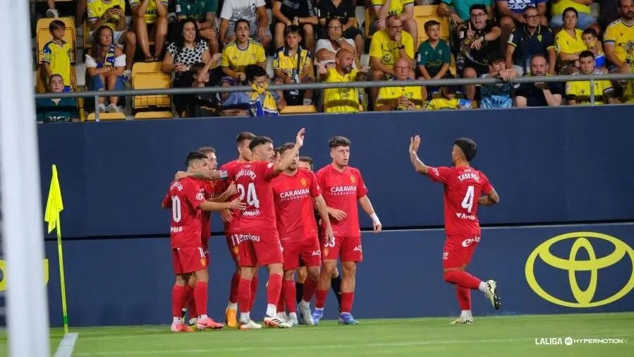 El Real Zaragoza venci&oacute; al C&aacute;diz en el debut de la temporada pasada / LaLiga