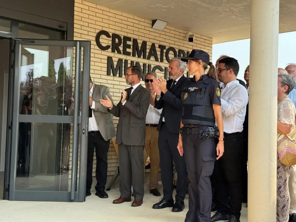 El presidente del Gobierno de Arag&oacute;n, despide en el crematorio de Ejea al expresidente aragon&eacute;s, Javier Lamb&aacute;n-
