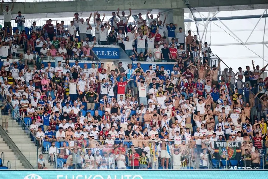Aficionados del Real Zaragoza en la zona visitante de Anoeta / LaLiga