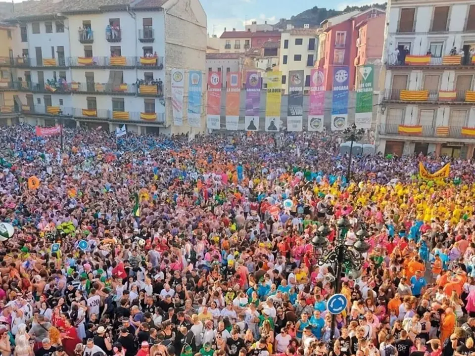 Archivo - Plaza de Espa&ntilde;a de Calatayud llena a rebosar en las Fiestas de San Roque.
- AYUNTAMIENTO DE CALATAYUD - Archivo