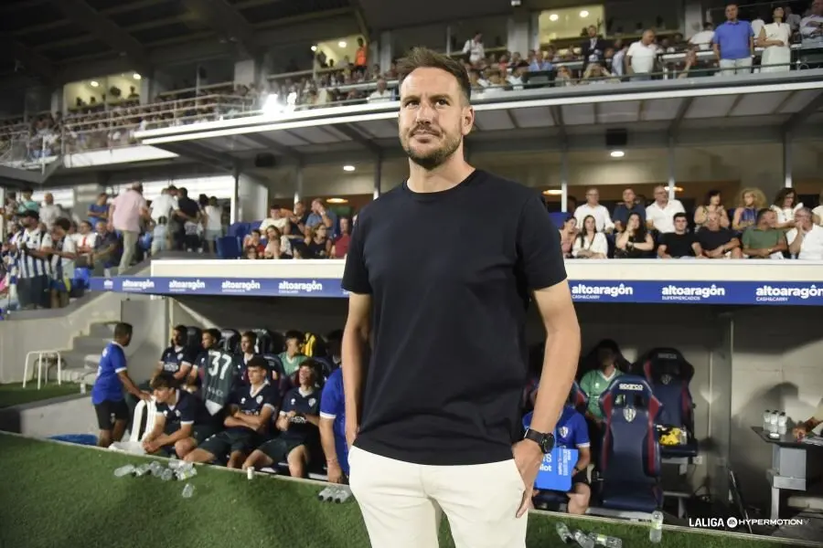 Sergi Guill&oacute;, entrenador de la SD Huesca / LaLiga