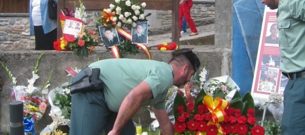 Archivo - Imagen de archivo del homenaje a los dos agentes de la Guardia Civil asesinados por ETA en 2000, en Sallent de G&aacute;llego (Huesca)
- GOBIERNO DE ARAG&Oacute;N - Archivo