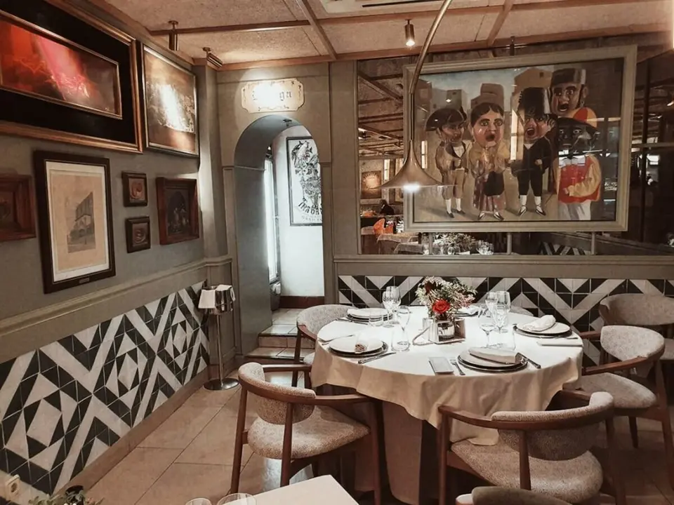De Mick Jagger a Yoko Ono: el restaurante del centro de Zaragoza que adoran los famosos ./ Grupo Los Cabezudos