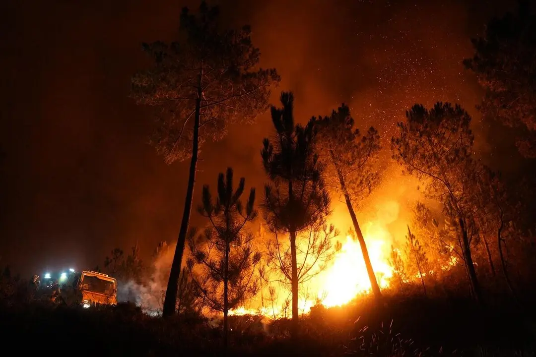 Vista del fuego en el Miradoiro do Alto da Picota, a 22 de agosto de 2025, en Os Peares, Ourense, Galicia (Espa&ntilde;a).
- Gustavo de la Paz - Europa Press
