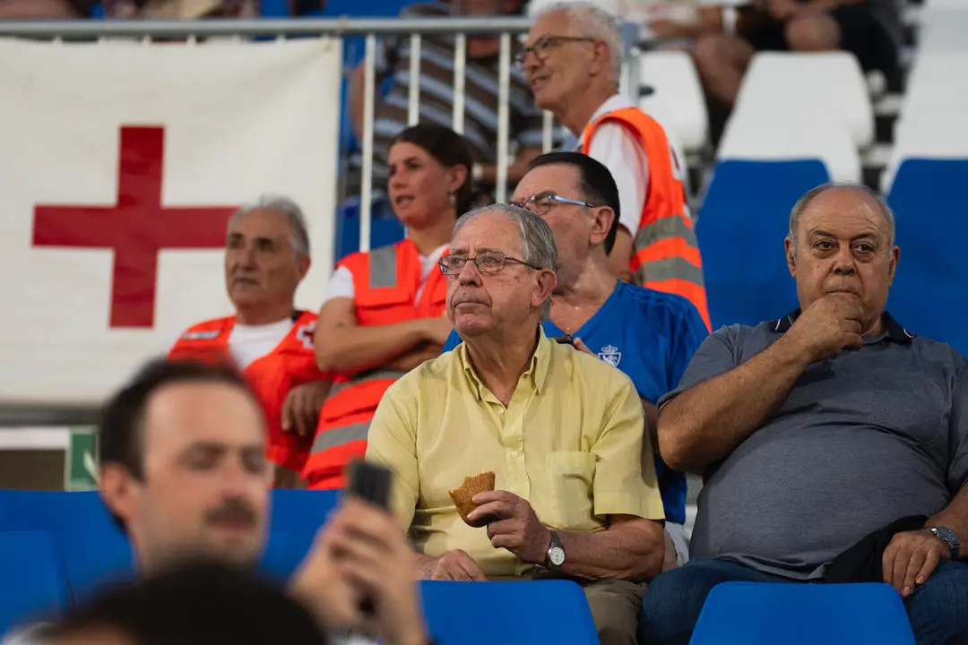 Aficionados en el Ibercaja Estadio en el Real Zaragoza-Andorra / Marcos Cebri&aacute;n