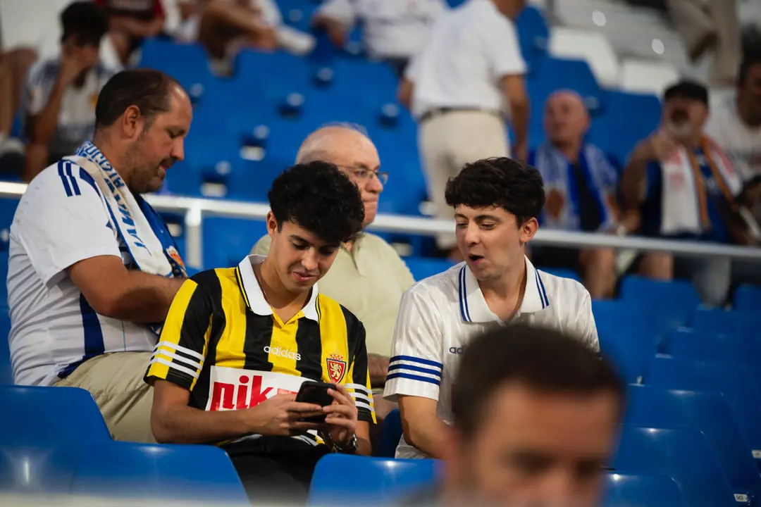 Aficionados en el Ibercaja Estadio en el Real Zaragoza-Andorra / Marcos Cebri&aacute;n
