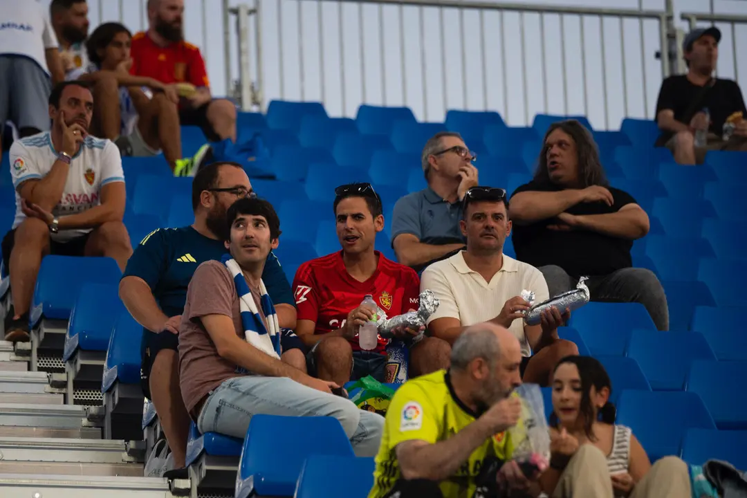 Aficionados en el Ibercaja Estadio en el Real Zaragoza-Andorra / Marcos Cebri&aacute;n