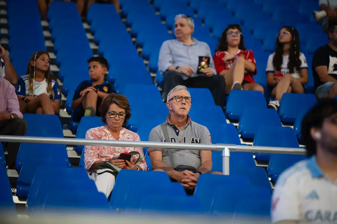 Aficionados en el Ibercaja Estadio en el Real Zaragoza-Andorra / Marcos Cebri&aacute;n