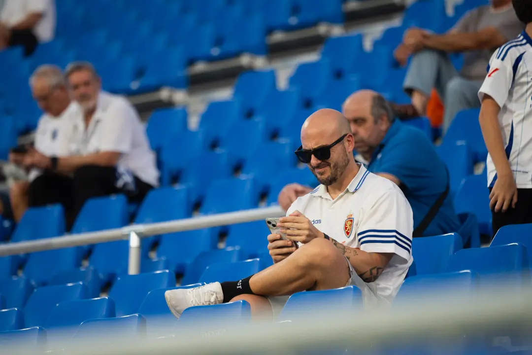 Aficionados en el Ibercaja Estadio en el Real Zaragoza-Andorra / Marcos Cebri&aacute;n