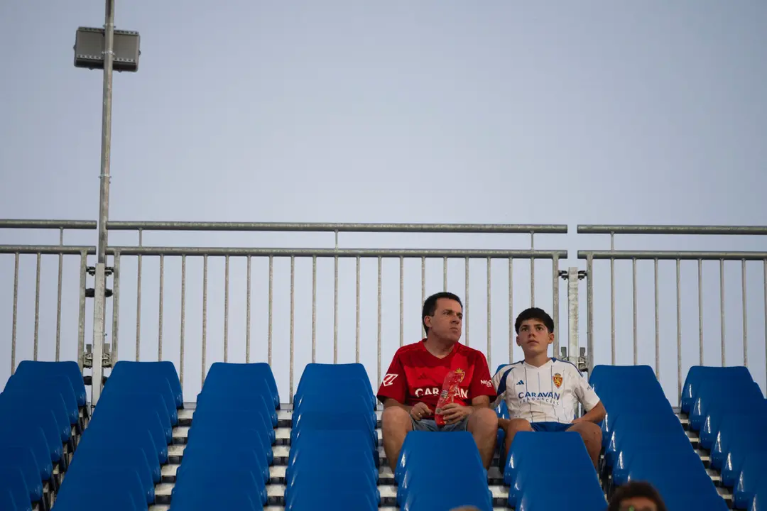 Aficionados en el Ibercaja Estadio en el Real Zaragoza-Andorra / Marcos Cebri&aacute;n