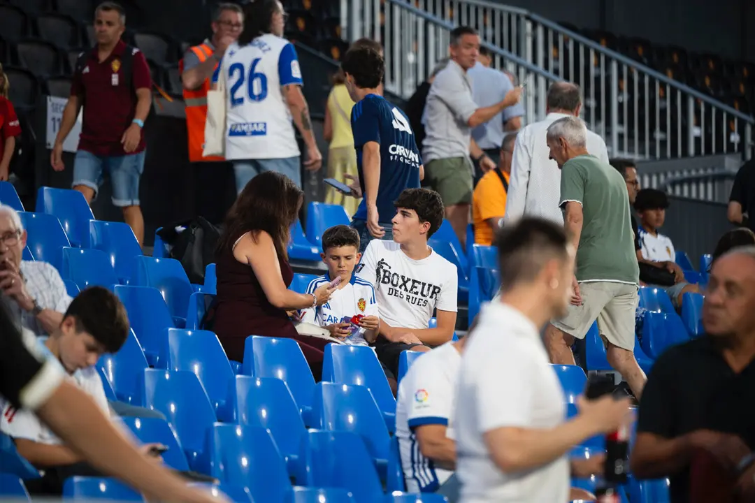 Aficionados en el Ibercaja Estadio en el Real Zaragoza-Andorra / Marcos Cebri&aacute;n