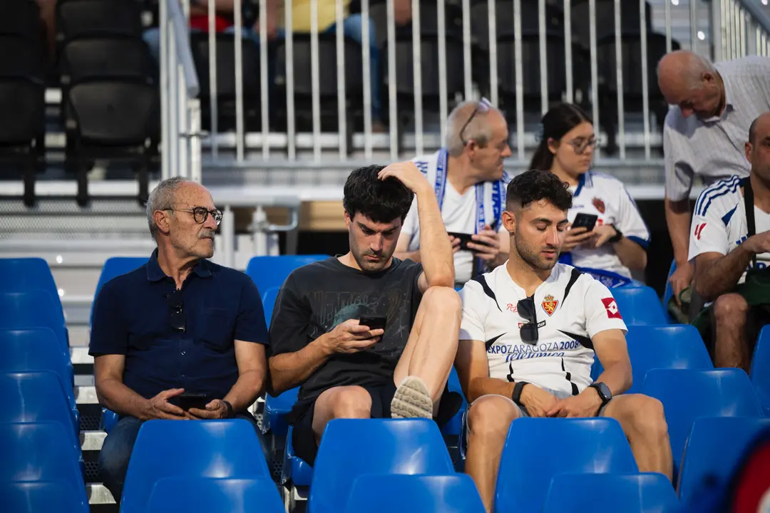 Aficionados en el Ibercaja Estadio en el Real Zaragoza-Andorra / Marcos Cebri&aacute;n