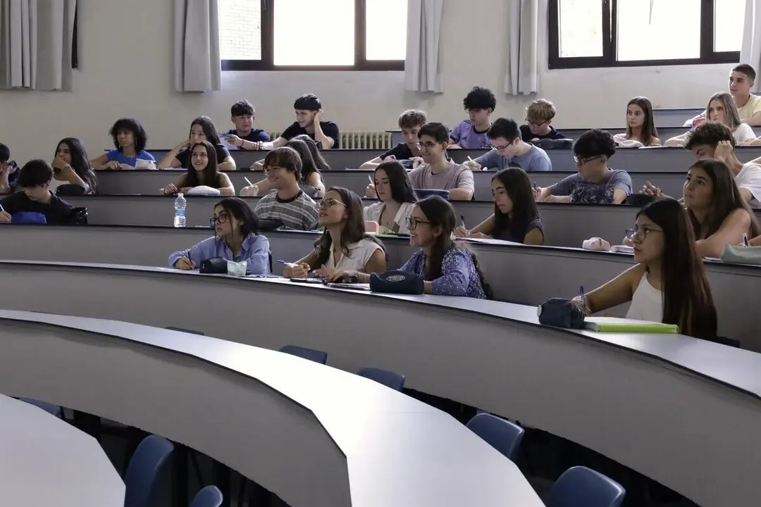 Estudiantes de un Curso 0 en la Facultad de Econom&iacute;a y Empresa de la Universidad de Zaragoza.
- UNIVERSIDAD DE ZARAGOZA
