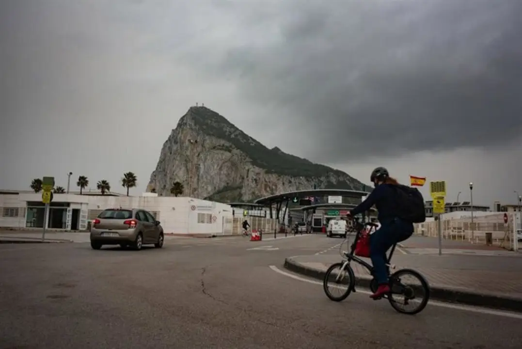 Espa&ntilde;a y Reino Unido prev&eacute;n retirar la verja de Gibraltar en enero de 2026