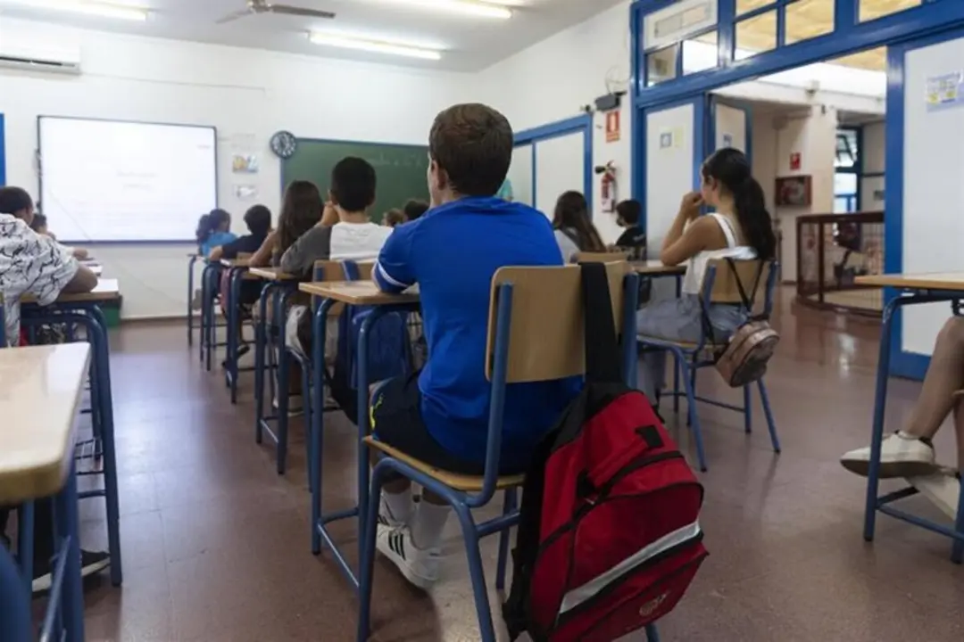 Las CCAA bajan ratios escolares ante la inacci&oacute;n del Gobierno