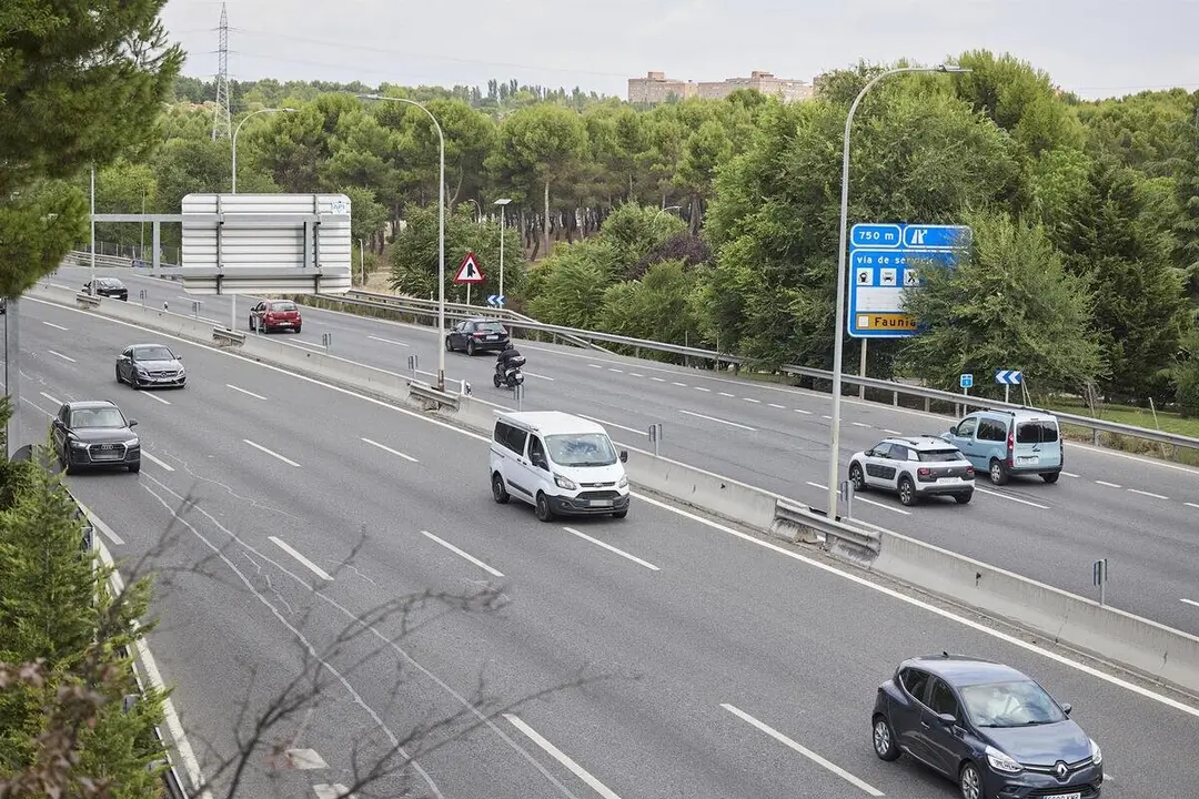 Archivo - Veh&iacute;culos en la autov&iacute;a A-3, a 30 de agosto de 2024, en Madrid (Espa&ntilde;a). La Direcci&oacute;n General de Tr&aacute;fico (DGT) prev&eacute; 4.760.000 movimientos de largo recorrido con motivo de la operaci&oacute;n retorno del verano.
- Jes&uacute;s Hell&iacute;n - Europa Press - Archivo