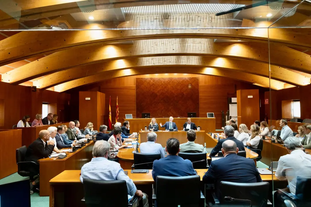 Reuni&oacute;n del PP, presidida por Jorge Azc&oacute;n, en la Aljafer&iacute;a./ Fabi&aacute;n Sim&oacute;n
