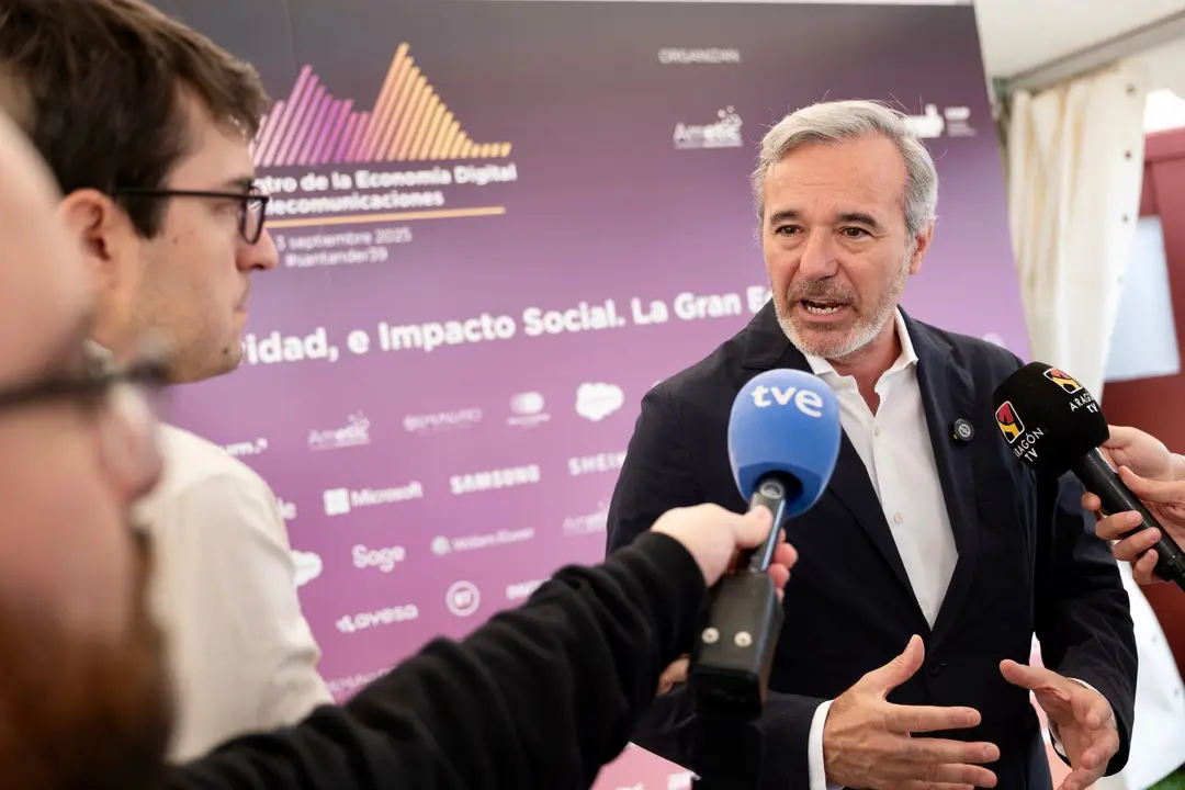 El presidente de Arag&oacute;n, Jorge Azc&oacute;n, en un acto en Santander./ Fabi&aacute;n Sim&oacute;n