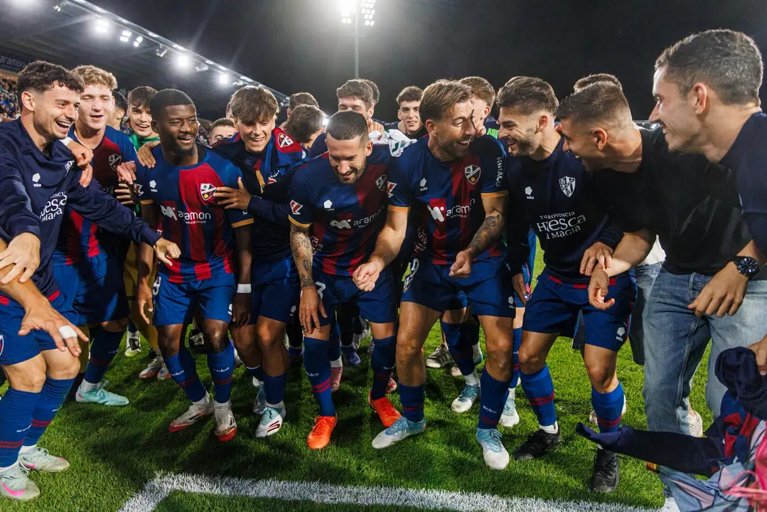 Celebraci&oacute;n de los jugadores de la SD Huesca ante el Eibar