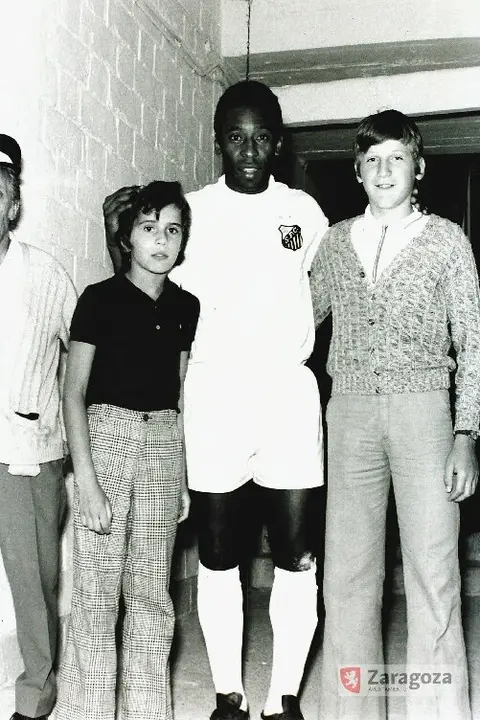 El Santos de Pel&eacute; visita La Romareda, 2 de septiembre de 1974 ./ Ayuntamiento de Zaragoza - DARA, Documentos y Archivos Hist&oacute;ricos de Arag&oacute;n