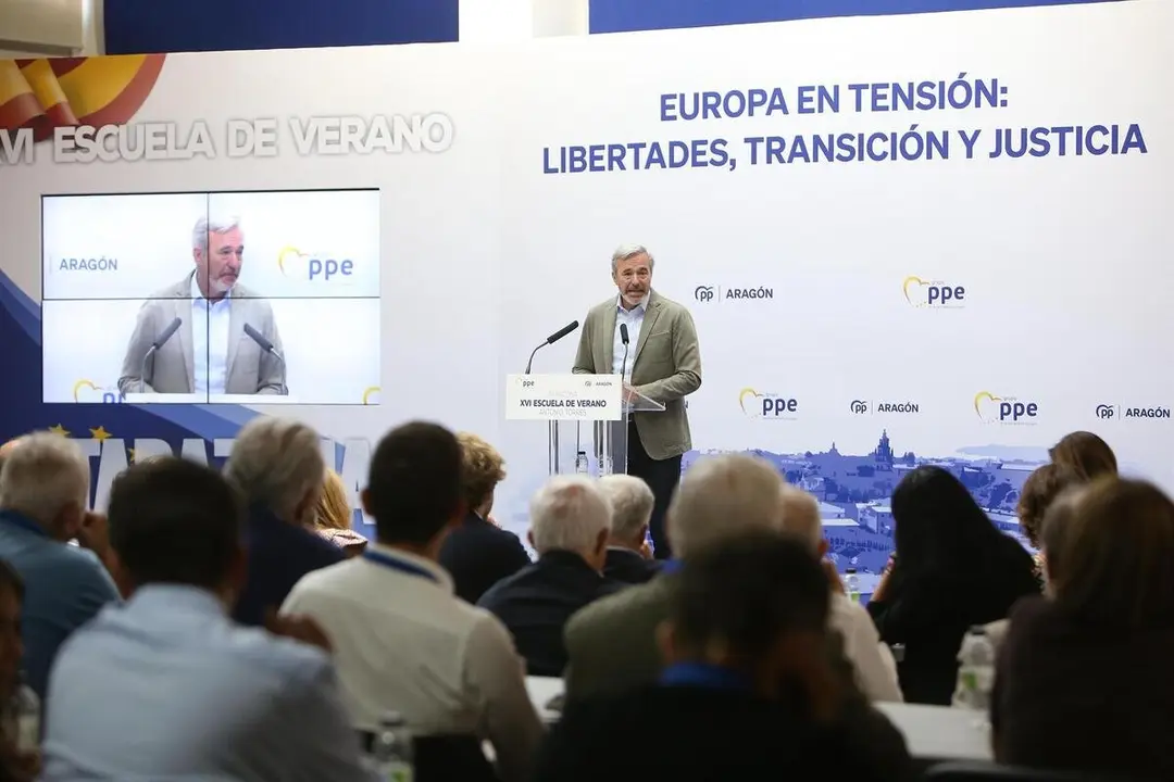Jorge Azc&oacute;n, durante su intervenci&oacute;n en la clausura de la XVI Escuela de Verano 'Antonio Torres', organizada por el PP-Arag&oacute;n en Tarazona (Zaragoza) y a la que ha asistido el secretario general nacional del PP, Miguel Tellado.
- PP ARAG&Oacute;N