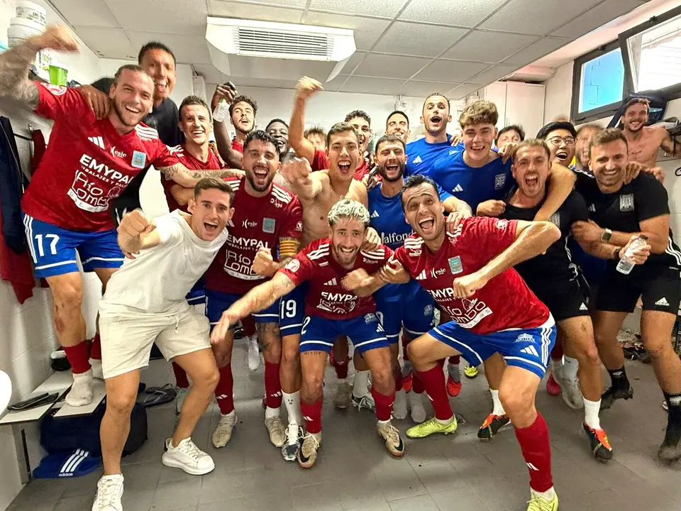 Celebraci&oacute;n de la SD Tarazona tras su primera victoria de la temporada