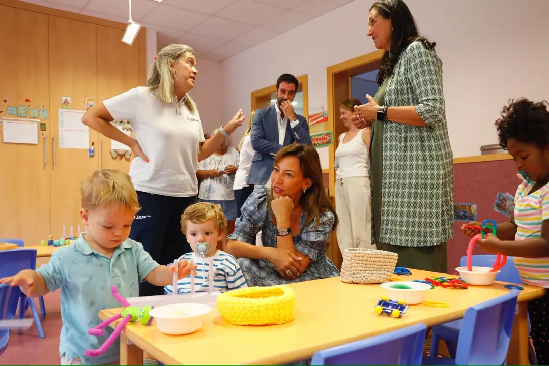 Visita de la alcaldesa, Natalia Chueca, en la Escuela El And&eacute;n. /AZ