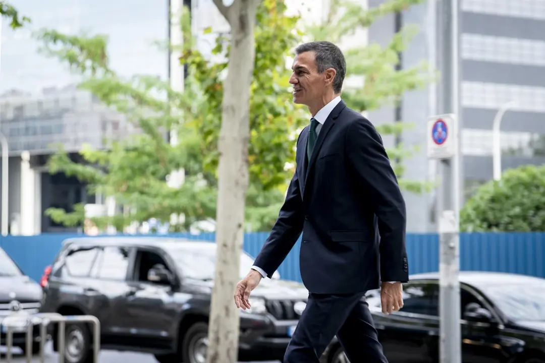 El presidente del Gobierno, Pedro S&aacute;nchez, llega al acto 'Espa&ntilde;a, vanguardia de la industria verde' en la sede del ICEX, a 8 de septiembre de 2025, en Madrid (Espa&ntilde;a). / EP