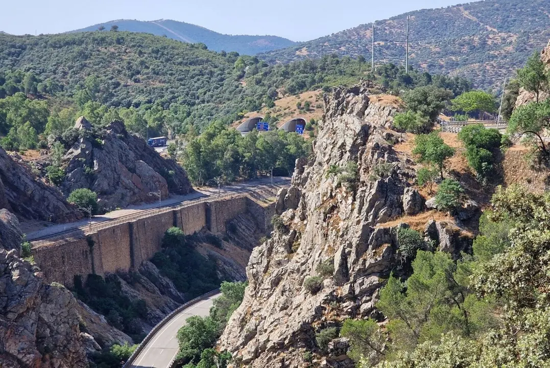 Carreteras hist&oacute;ricas, paso de Despe&ntilde;aperros en la carretera N-4
- MINISTERIO DE TRANSPORTES Y MOVILIDAD SOSTENIBLE