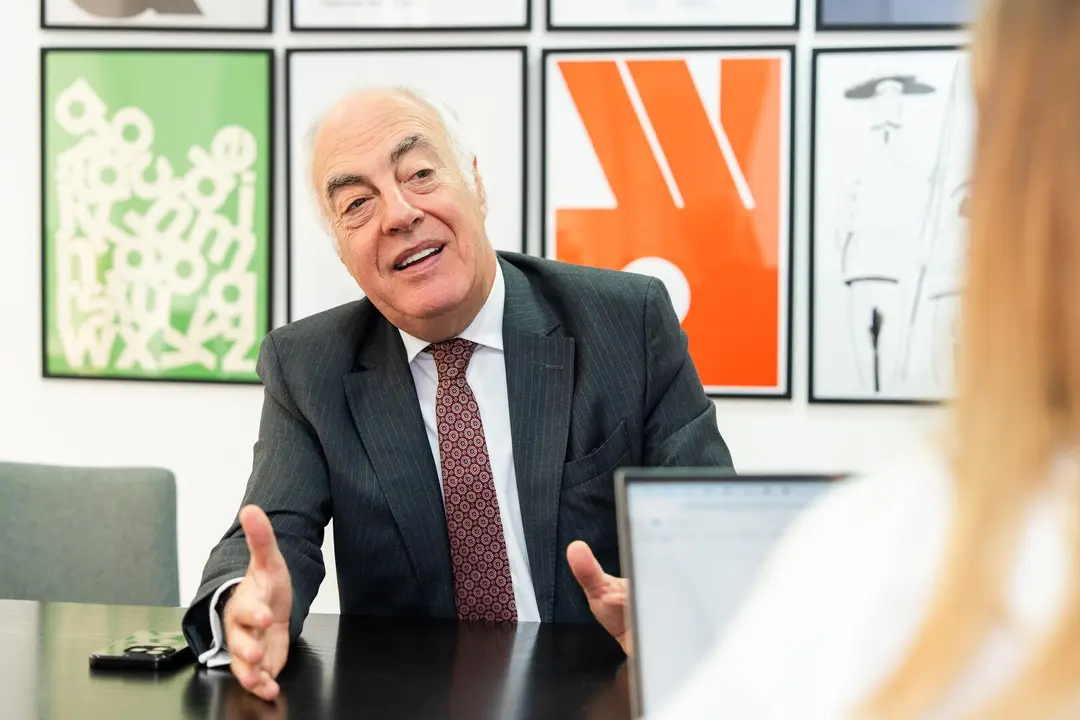 Jos&eacute; Luis Rodrigo, presidente de Fundaci&oacute;n Ibercaja, en la redacci&oacute;n de HOY ARAG&Oacute;N / &Aacute;lvaro Calvo