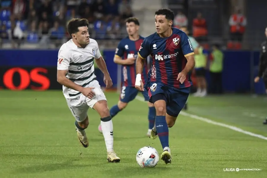Jes&uacute;s &Aacute;lvarez durante un partido con la SD Huesca / LaLiga