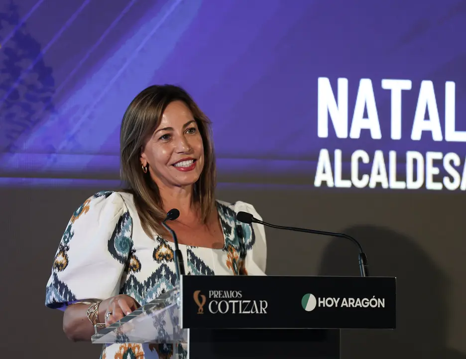 La alcaldesa, Natalia Chueca, en los Premios Cotizar 2025. / HOY ARAG&Oacute;N