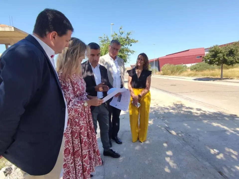 Imagen de la visita de la vicepresidenta y el presidente de MotorLand a TechnoPark ./ Arag&oacute;n Hoy