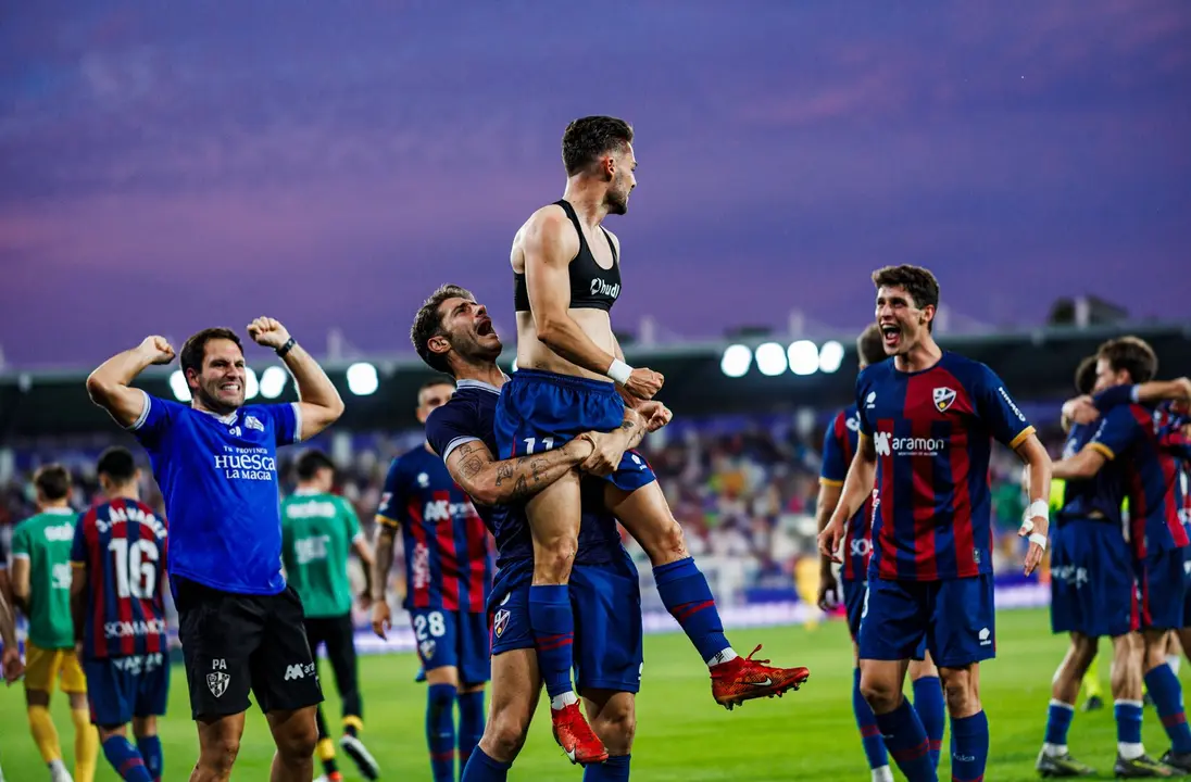 Celebraci&oacute;n del gol de Liberto ante el M&aacute;laga en el &uacute;ltimo minuto / SD Huesca