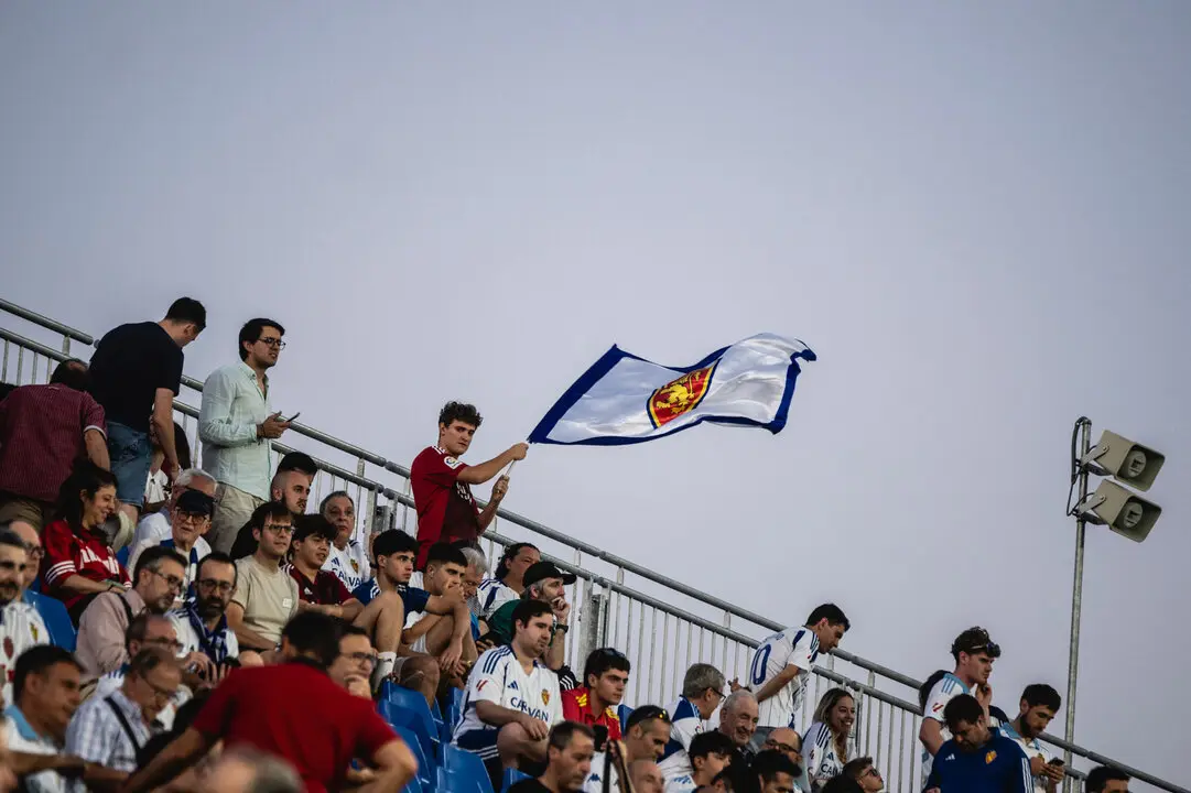 Aficionados del Real Zaragoza en el Ibercaja Estadio / Marcos Cebri&aacute;n