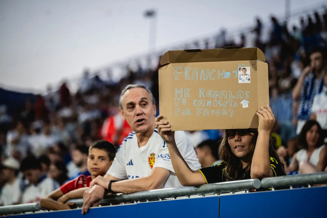 Aficionados del Real Zaragoza en el Ibercaja Estadio / Marcos Cebri&aacute;n