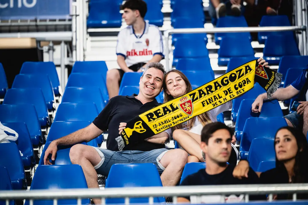 Aficionados del Real Zaragoza en el Ibercaja Estadio / Marcos Cebri&aacute;n