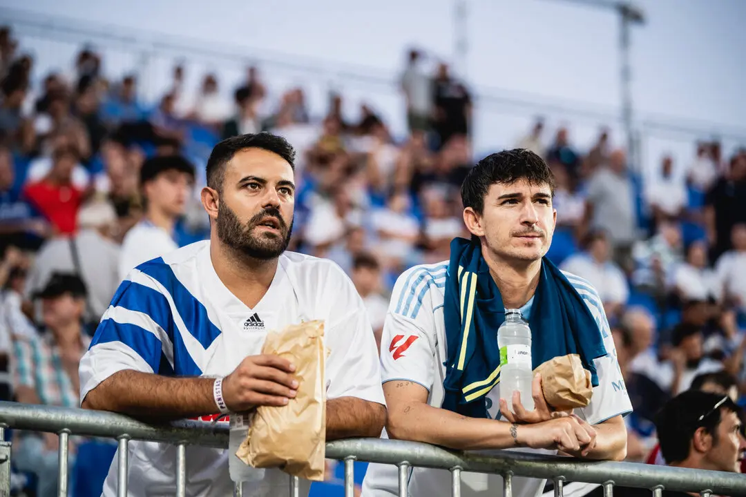 Aficionados del Real Zaragoza en el Ibercaja Estadio / Marcos Cebri&aacute;n