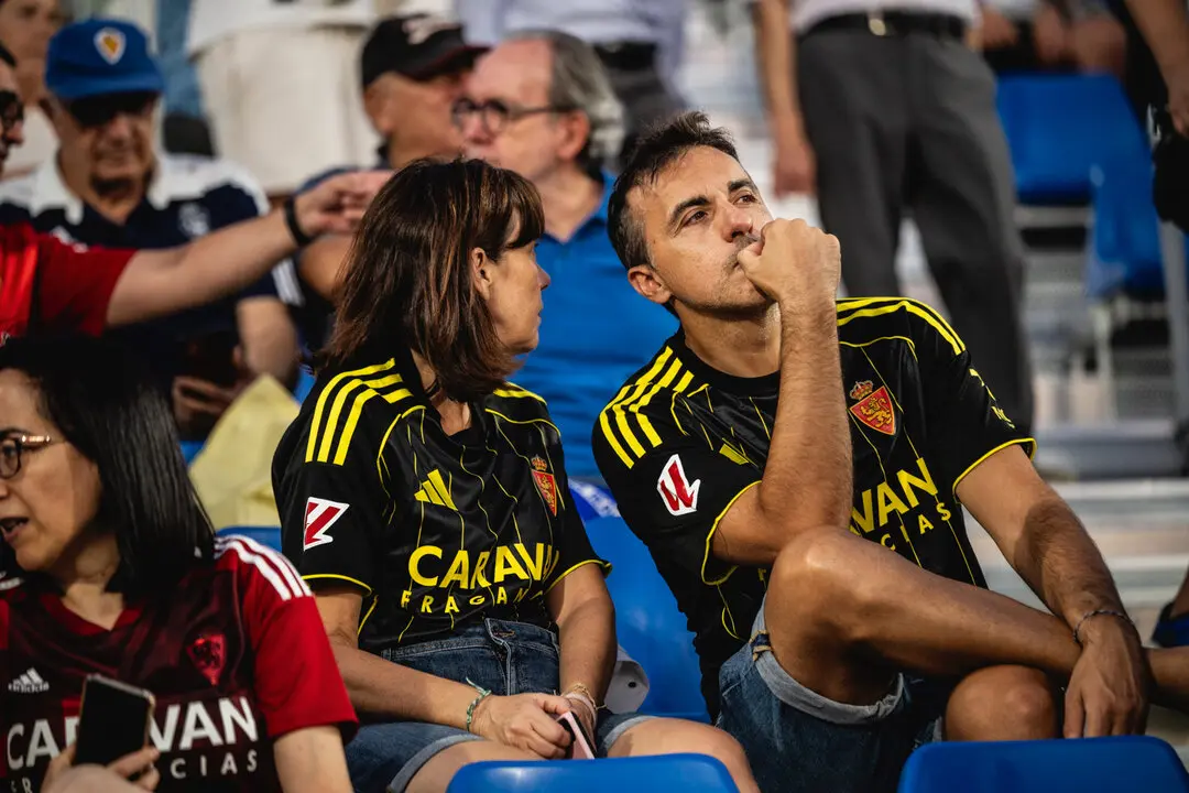 Aficionados del Real Zaragoza en el Ibercaja Estadio / Marcos Cebri&aacute;n