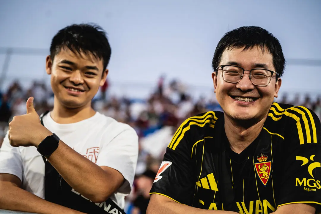 Aficionados del Real Zaragoza en el Ibercaja Estadio / Marcos Cebri&aacute;n