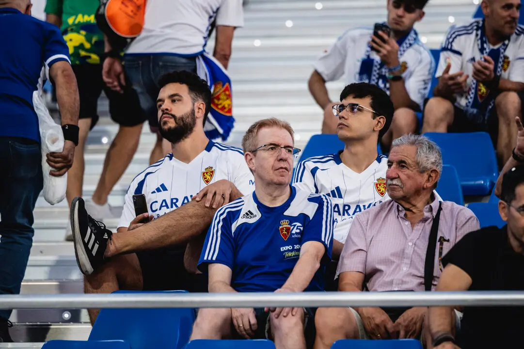Aficionados del Real Zaragoza en el Ibercaja Estadio / Marcos Cebri&aacute;n
