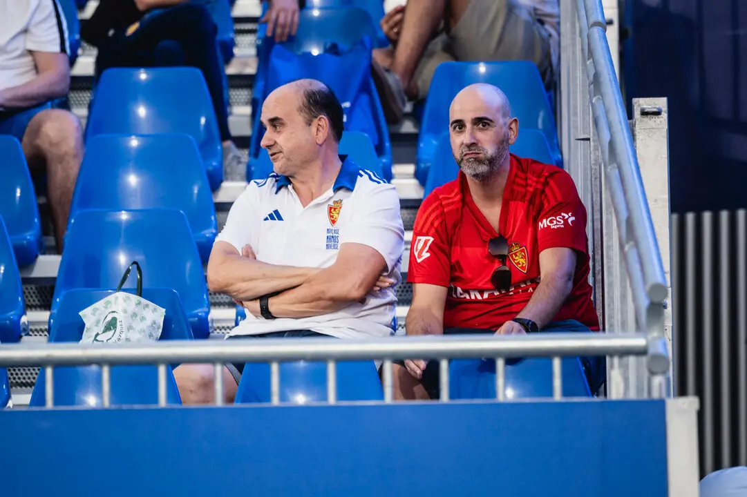 Aficionados del Real Zaragoza en el Ibercaja Estadio / Marcos Cebri&aacute;n